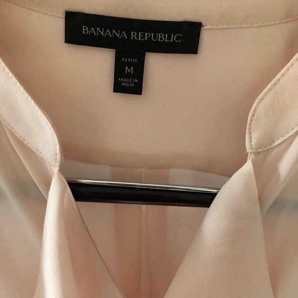 Banana Republic pale pink blouse. Size Petite Med. - Picture 4 of 8